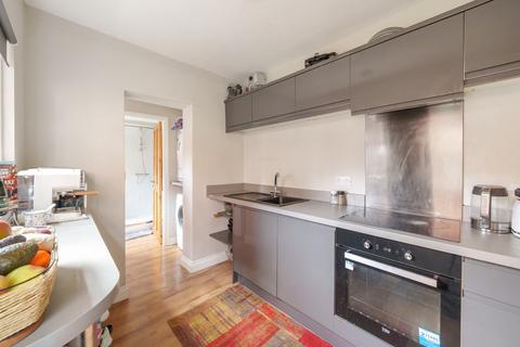 17 Chestnut Road, Guildford, GU1 1HG