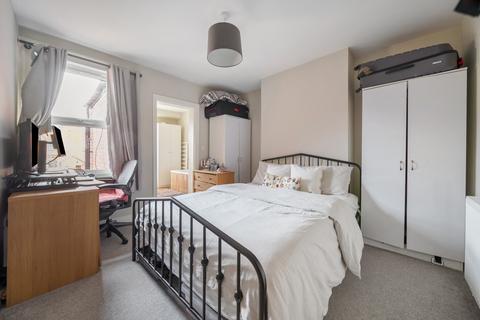 17 Chestnut Road, Guildford, GU1 1HG