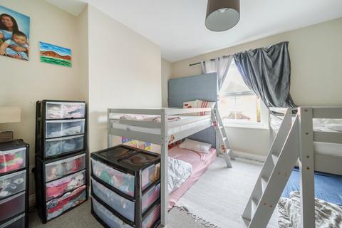 17 Chestnut Road, Guildford, GU1 1HG