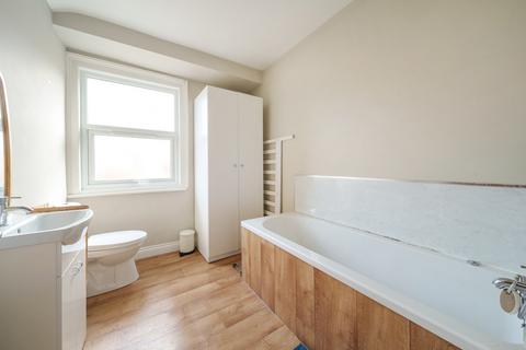 17 Chestnut Road, Guildford, GU1 1HG