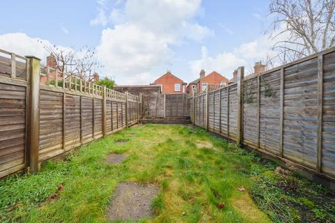 17 Chestnut Road, Guildford, GU1 1HG