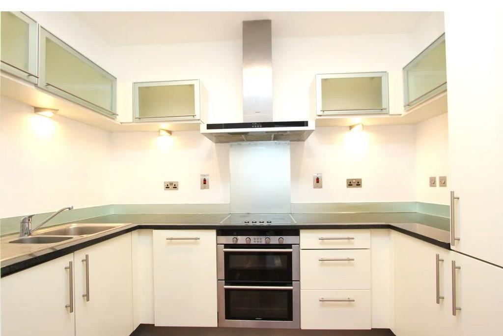 Flat 11, Discovery Dock West, South Quay, London,
