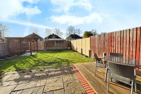 3 bedroom semi-detached house for sale, Dale Close, Warwick