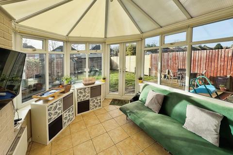 4 Dale Close, Warwick, CV34 5NA