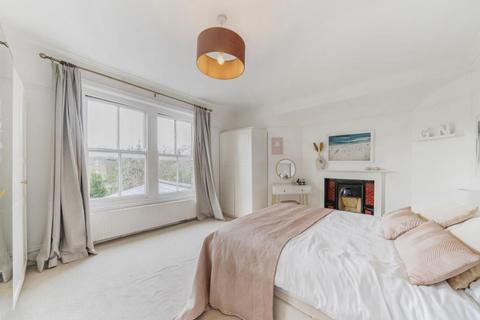 2 bedroom flat for sale, Tooting Bec Gardens, Streatham