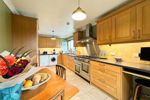 84 Beauxfield, Whitfield, Dover, CT16 3JH
