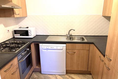 2 bedroom flat to rent, LEATHERHEAD