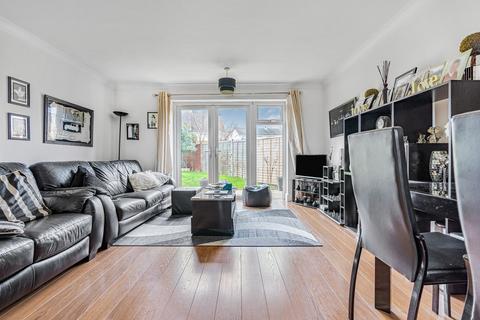 5 Pemberton Close, Stanwell, Staines, TW19 7QZ