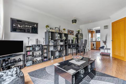 5 Pemberton Close, Stanwell, Staines, TW19 7QZ