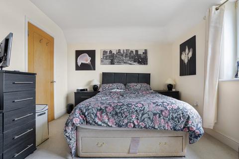 5 Pemberton Close, Stanwell, Staines, TW19 7QZ