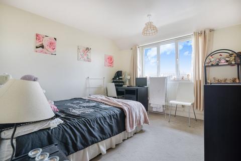 5 Pemberton Close, Stanwell, Staines, TW19 7QZ