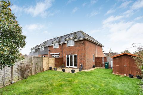 5 Pemberton Close, Stanwell, Staines, TW19 7QZ