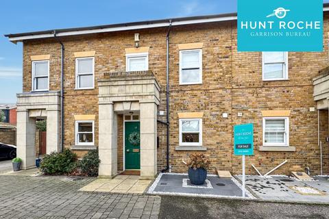 68 Horseshoe Crescent, Shoeburyness, Southend-on-sea, SS3 9WL