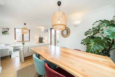 2 bedroom flat for sale, East Hill, London SW18