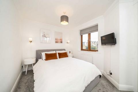 2 bedroom flat for sale, East Hill, London SW18