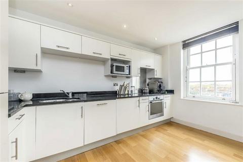 2 bedroom flat for sale, Clapham Common South Side, London SW4