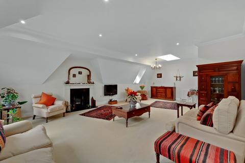 3 bedroom penthouse for sale, Manorcroft House, 81 Ashley Road, Walton-on-Thames, Surrey, KT12