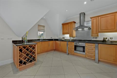 3 bedroom penthouse for sale, Manorcroft House, 81 Ashley Road, Walton-on-Thames, Surrey, KT12