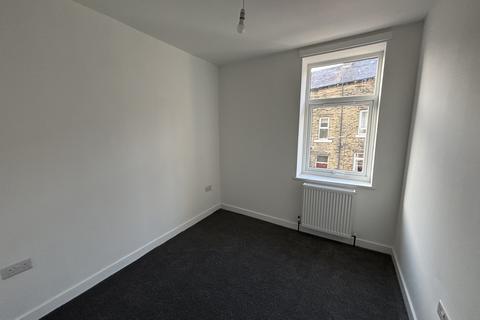 2 bedroom terraced house to rent, Claremont Street, Sowerby Bridge HX6