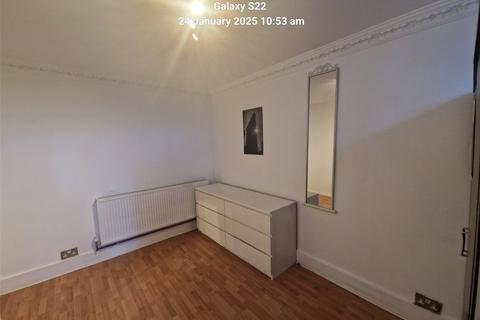 5 bedroom end of terrace house to rent, Hillcrest Road, Ealing, London, W5