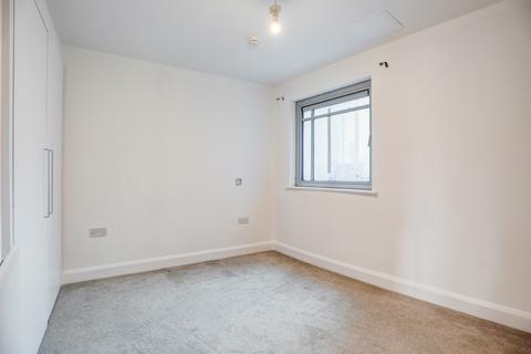 2 bedroom flat to rent, Royal View, 80 Grand Parade, Brighton, BN2