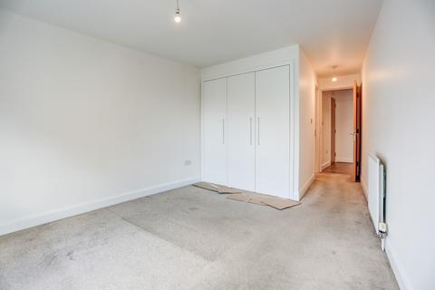 2 bedroom flat to rent, Royal View, 80 Grand Parade, Brighton, BN2