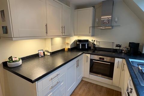 1 bedroom flat to rent, Spruce Close,