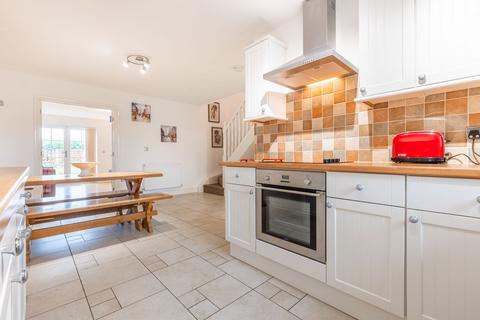 3 bedroom terraced house for sale, 2 Winchmore Row, Station Road