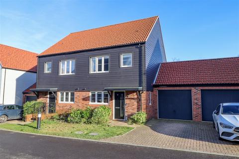 3 bedroom semi-detached house for sale, Tern Avenue, Horsham