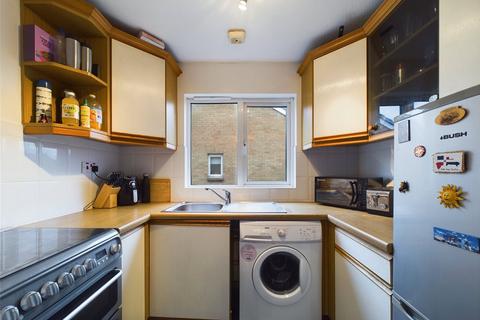 11 Bennions Close, Hornchurch, RM12 6TR