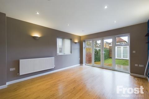 3 bedroom end of terrace house to rent, Warwick Road, Ashford, Surrey, TW15