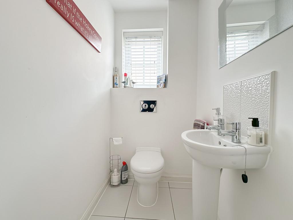 Cloakroom / WC