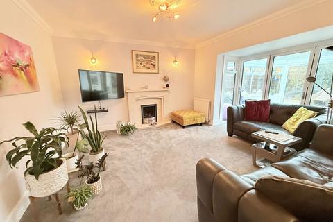 4 bedroom detached house for sale, Woodlands Lane, Shirley