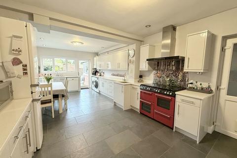 4 bedroom detached house for sale, Woodlands Lane, Shirley