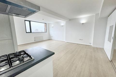 2 bedroom flat for sale, Shaftesbury Road, London