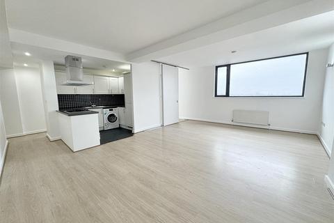 2 bedroom flat for sale, Shaftesbury Road, London