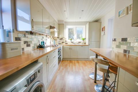 21 Cornwall Crescent, Southampton, SO18 2AQ
