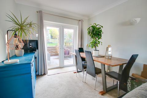 21 Cornwall Crescent, Southampton, SO18 2AQ