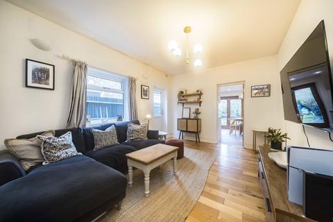 2 bedroom flat for sale, Pathfield Road, London SW16