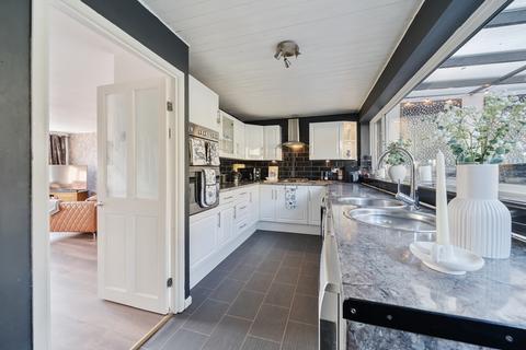 15 Ash Tree Road, Hyde, SK14 4EN