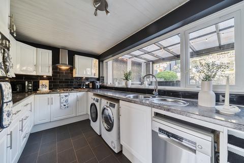 15 Ash Tree Road, Hyde, SK14 4EN