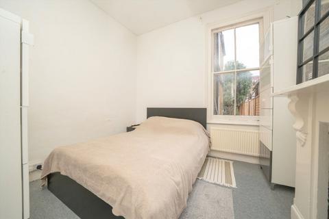 1 bedroom house to rent, Roxwell Road, London W12