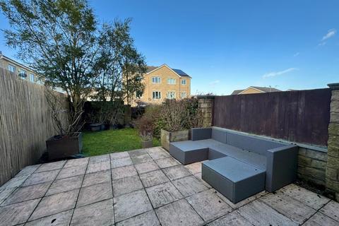 3 bedroom semi-detached house to rent, Holly Bank Road, Huddersfield, West Yorkshire, HD3