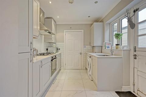 2 bedroom house for sale, Kings Head Hill, London E4