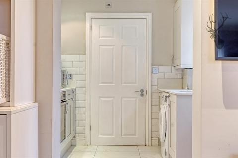 2 bedroom house for sale, Kings Head Hill, London E4