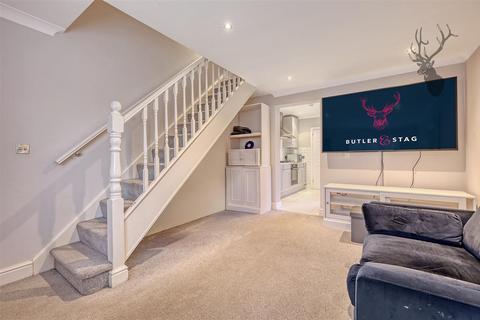 2 bedroom house for sale, Kings Head Hill, London E4