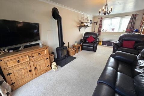 64 Britannia Crescent, Lyneham, Chippenham, SN15 4AN