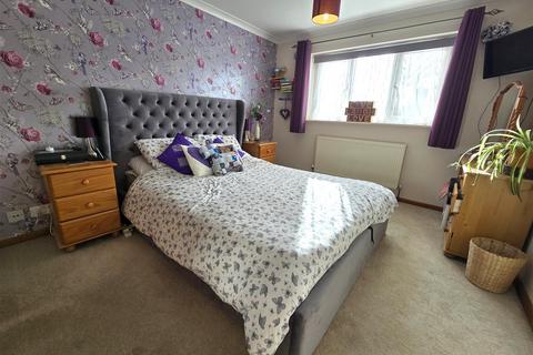 64 Britannia Crescent, Lyneham, Chippenham, SN15 4AN