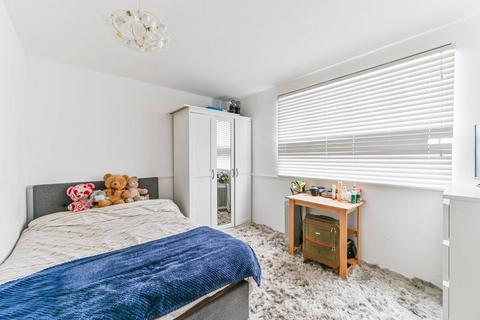 2 bedroom flat for sale, Burnham Gardens, Shirley, Croydon, CR0