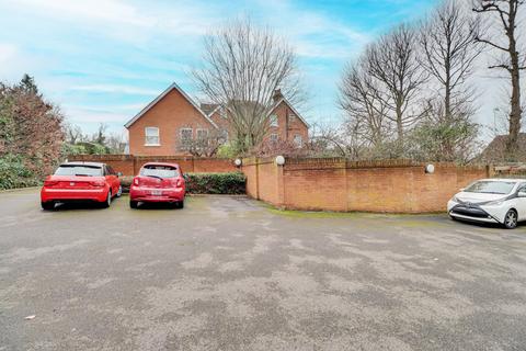 1 bedroom flat for sale, The Hill, Wheathampstead, St. Albans, AL4